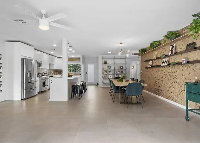 Mid-century Stunner // Large Yard And Patio For Indoor/outdoor Living Holiday home Phoenix