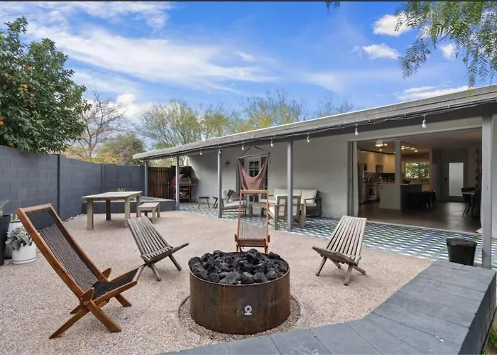 Mid-century Stunner // Large Yard And Patio For Indoor/outdoor Living Holiday home *