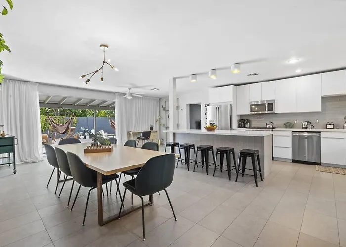 Mid-century Stunner // Large Yard And Patio For Indoor/outdoor Living *