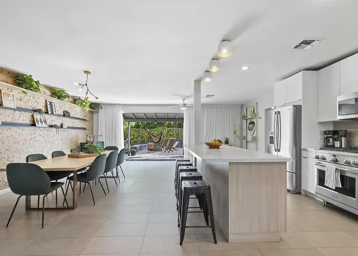 Mid-century Stunner // Large Yard And Patio For Indoor/outdoor Living * Phoenix