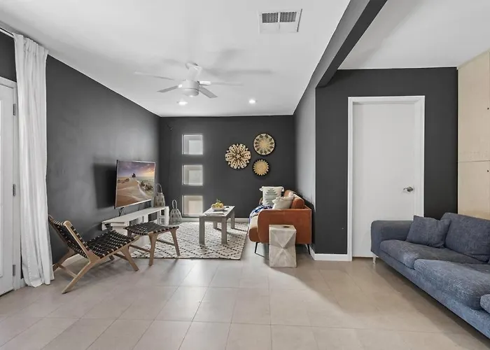 Mid-century Stunner // Large Yard And Patio For Indoor/outdoor Living Holiday home Phoenix