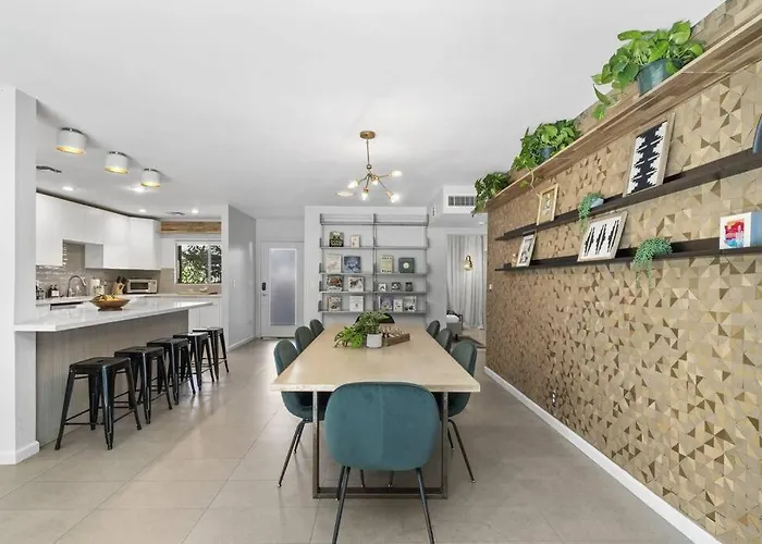 Mid-century Stunner // Large Yard And Patio For Indoor/outdoor Living
