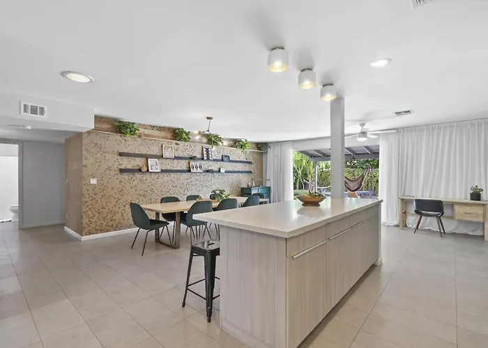 Mid-century Stunner // Large Yard And Patio For Indoor/outdoor Living Phoenix