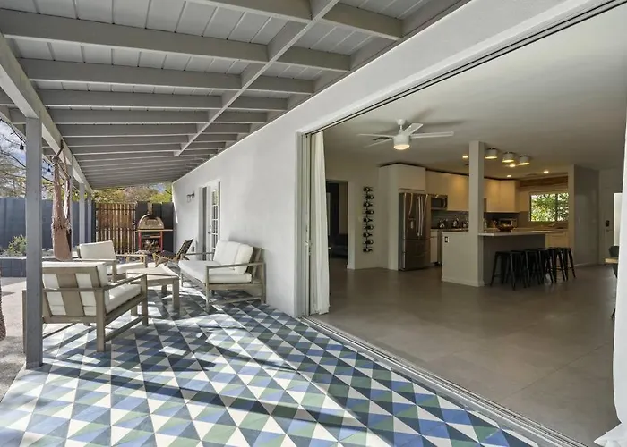 Mid-century Stunner // Large Yard And Patio For Indoor/outdoor Living * Phoenix